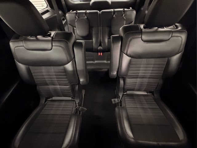 Used 2025 Ford Explorer ST-Line AWD/4WD image 19