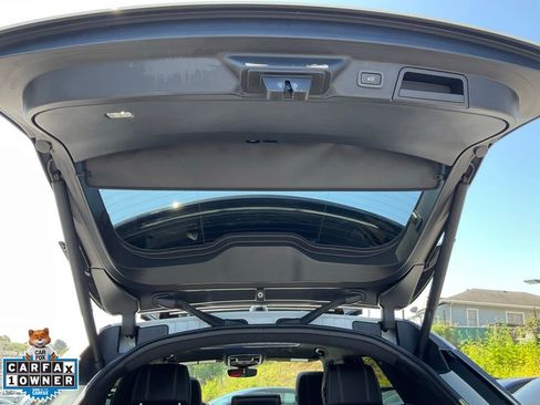 Used 2018 Land Rover Range Rover Velar R-Dynamic SE AWD/4WD image 9