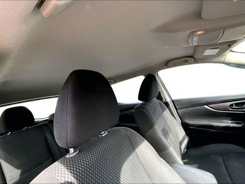 Used 2019 Nissan Rogue Sport S image 19