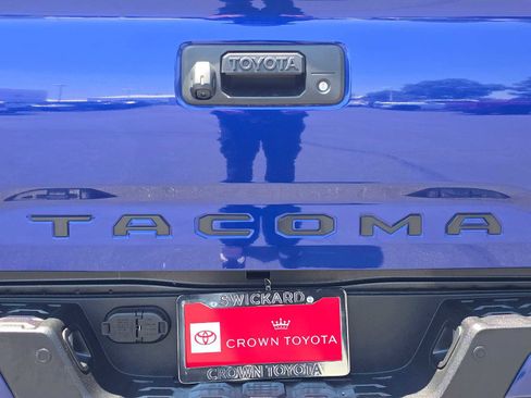 Used 2023 Toyota Tacoma TRD Sport w/ Technology Package AWD/4WD image 14