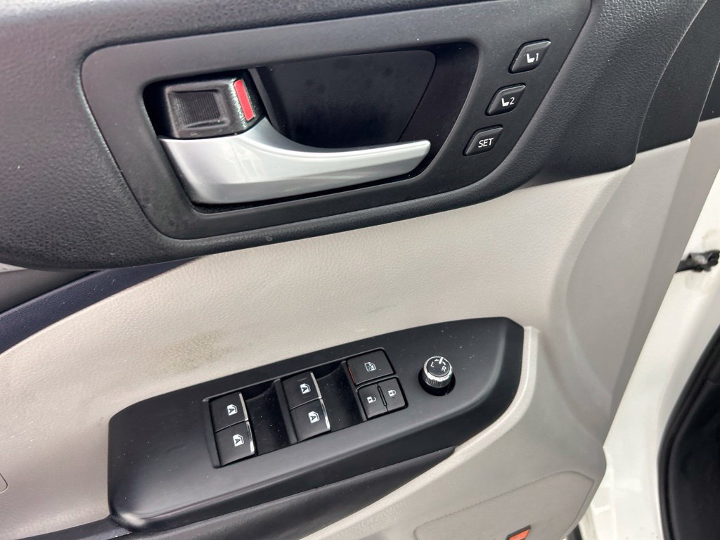 Used 2019 Toyota Highlander Limited AWD/4WD image 11