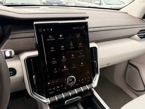 Used 2024 GMC Acadia Denali w/ Super Cruise Package image 12