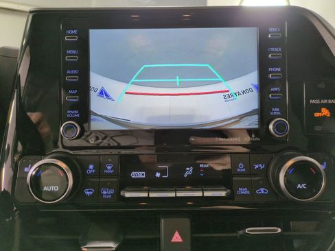 Used 2022 Toyota Highlander XLE image 22