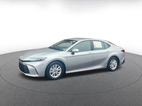 Used 2025 Toyota Camry LE image 8