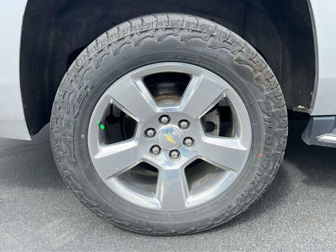 Used 2020 Chevrolet Suburban Premier AWD/4WD image 15