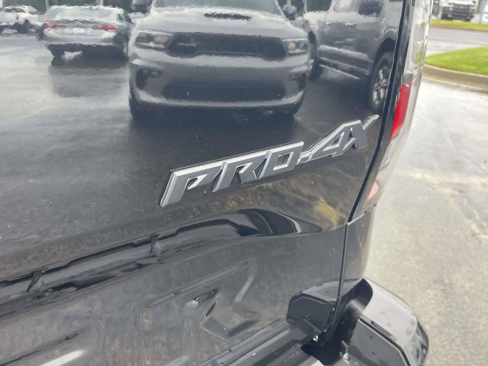 Used 2024 Nissan Frontier PRO-4X AWD/4WD image 21