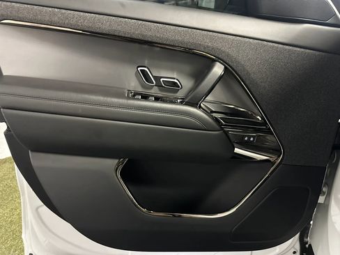 Used 2024 Land Rover Range Rover Sport SE image 13