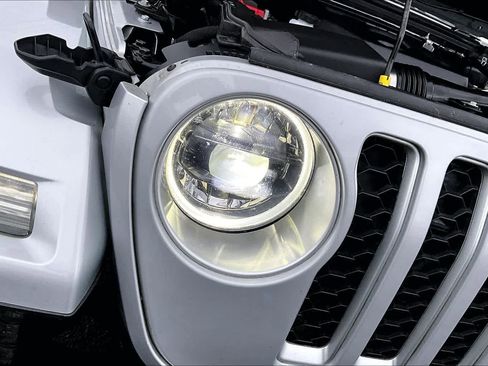 Used 2023 Jeep Wrangler Sahara image 31