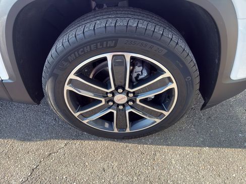 Used 2021 GMC Acadia SLT w/ Technology Package image 3