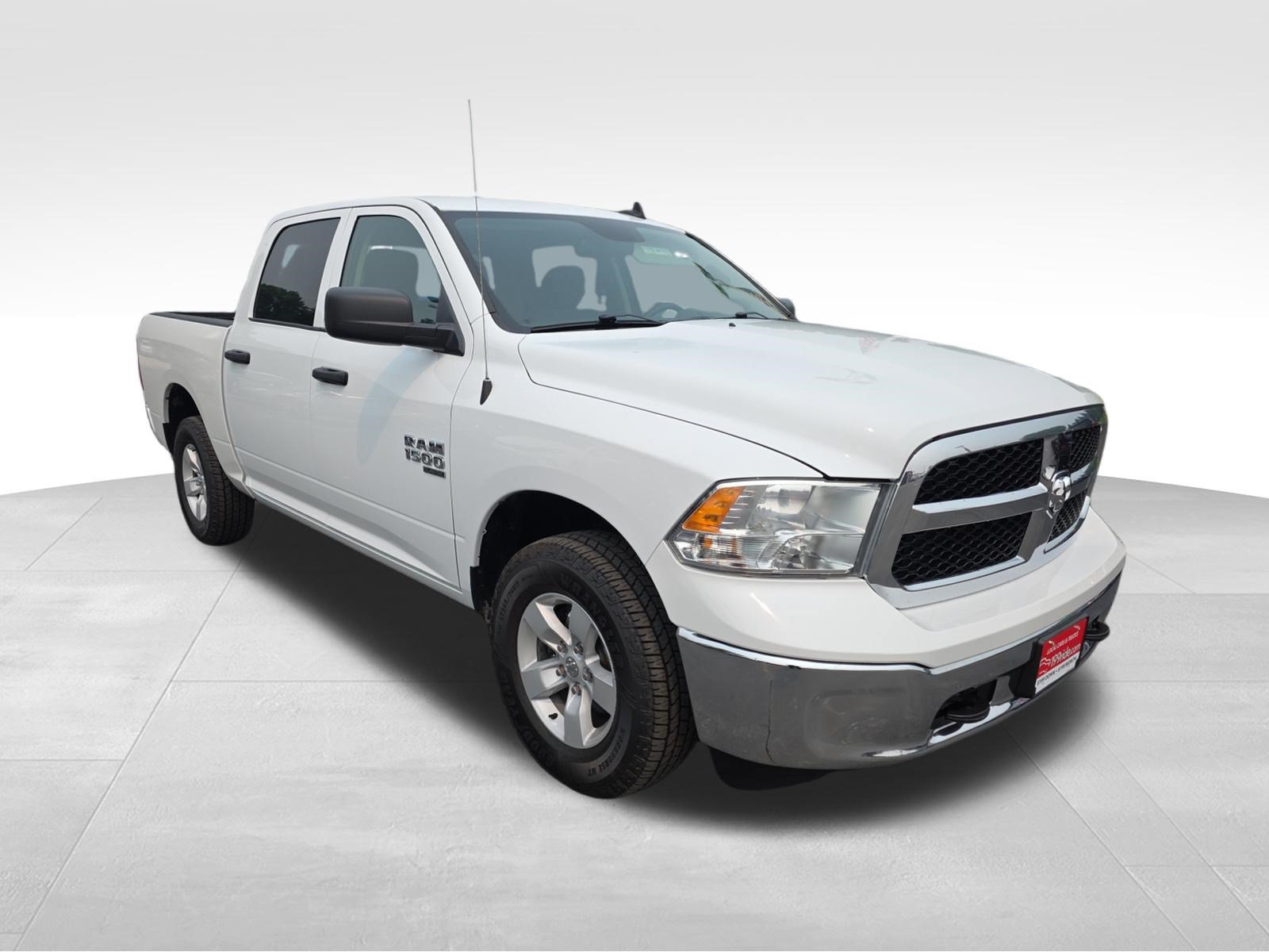 Used 2022 RAM 1500 Classic SLT w/ Electronics Group AWD/4WD image 2