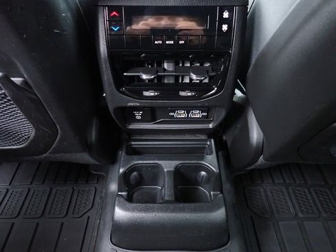 Used 2023 Jeep Grand Cherokee L Laredo image 16