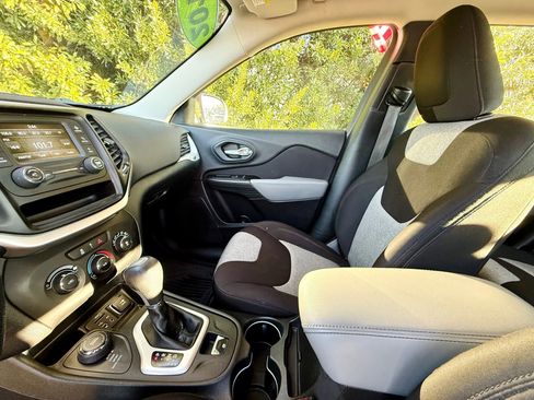 Used 2014 Jeep Cherokee Sport image 47