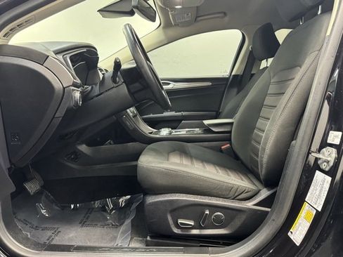 Used 2020 Ford Fusion SE image 11