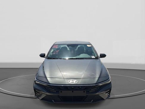Used 2025 Hyundai Elantra SEL FWD image 4