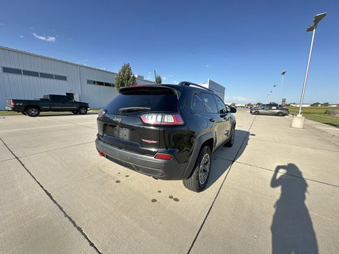 Used 2020 Jeep Cherokee Trailhawk w/ Cold Weather Group AWD/4WD image 12
