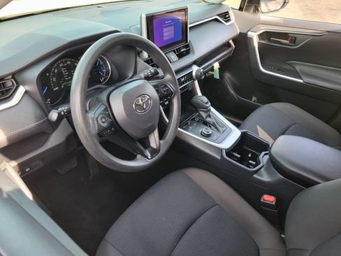 Used 2024 Toyota RAV4 LE AWD/4WD image 5