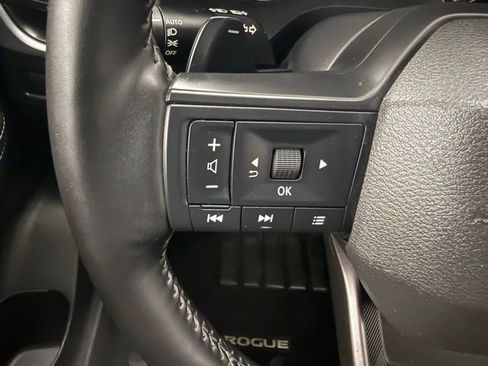 Used 2025 Nissan Rogue SV w/ SV Premium Package image 17