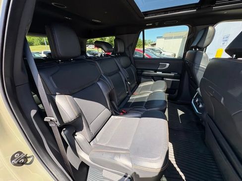 Used 2025 Ford Expedition Tremor AWD/4WD image 32