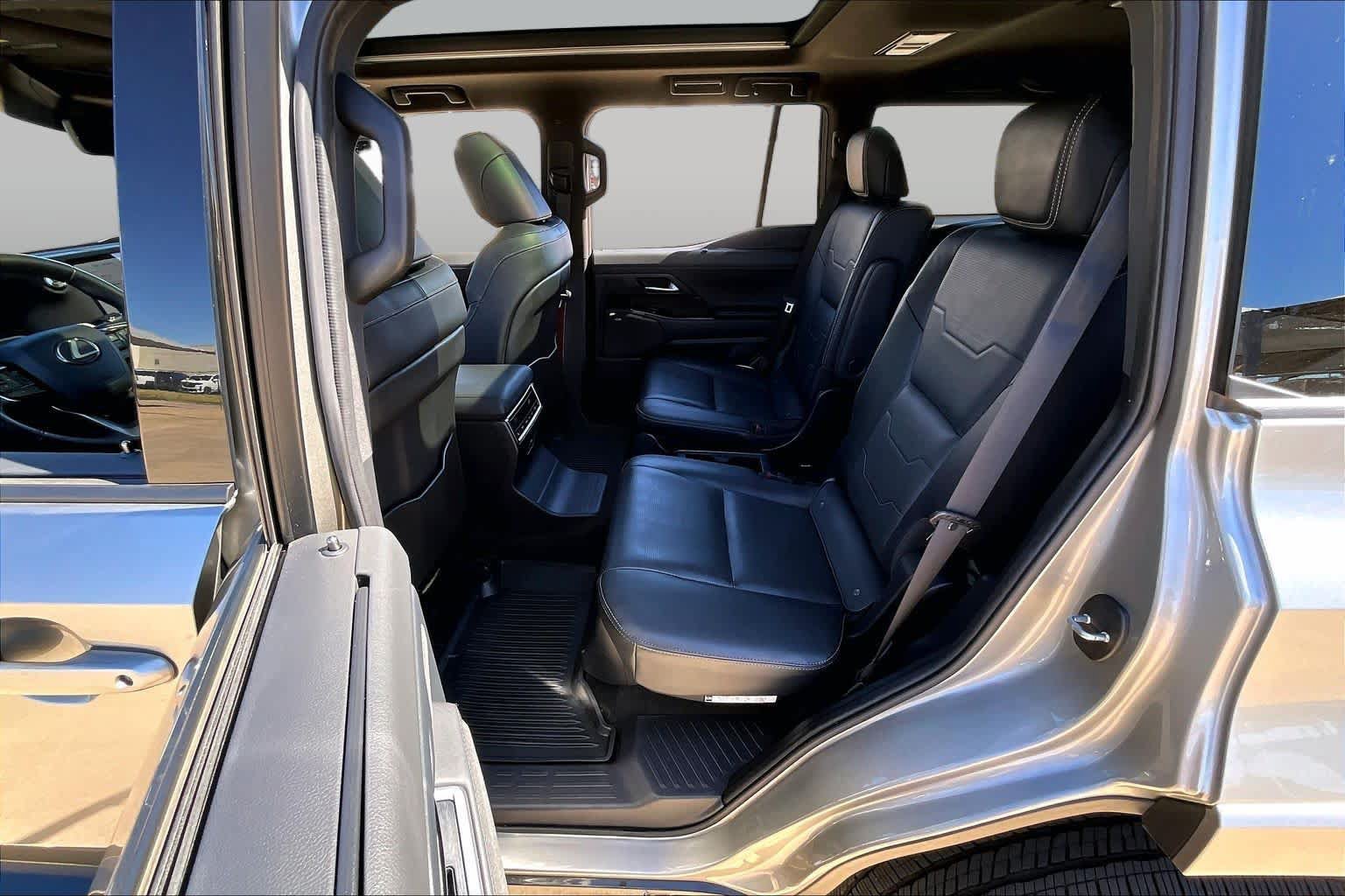 Used 2025 Lexus GX 550 w/ Accessory Package (2T) AWD/4WD image 41