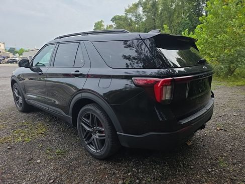 Used 2025 Ford Explorer ST-Line w/ ST-Line Street Pack AWD/4WD image 6