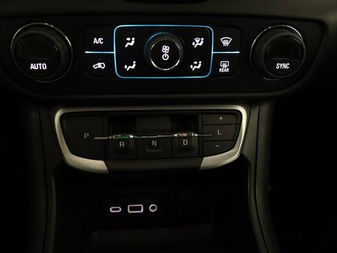 Used 2023 GMC Terrain SLT image 47