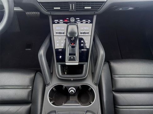 Certified 2023 Porsche Cayenne w/ Premium Package AWD/4WD image 20