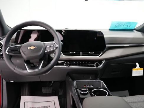 New 2026 Chevrolet Equinox LT image 2