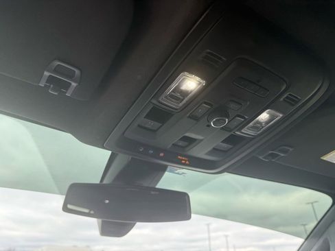 Used 2022 GMC Yukon XL SLT w/ SLT Luxury Package image 22