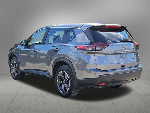 Used 2024 Nissan Rogue SV FWD image 4