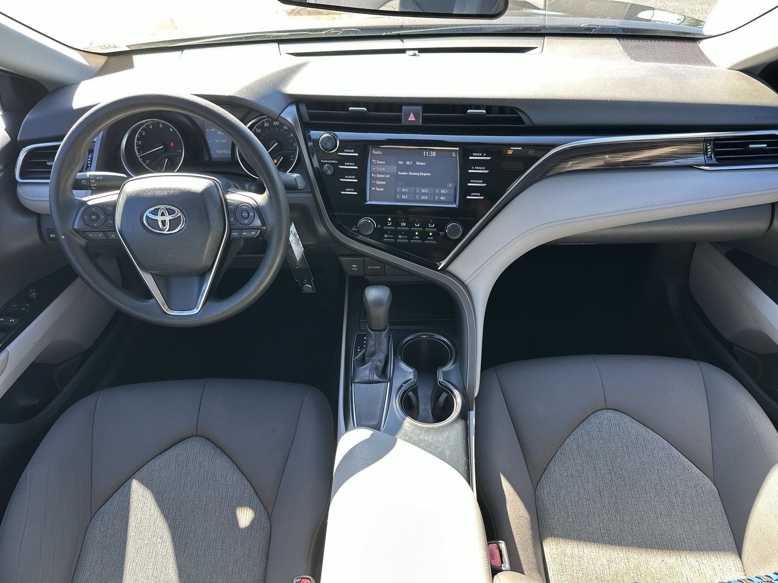 Used 2018 Toyota Camry LE FWD image 18