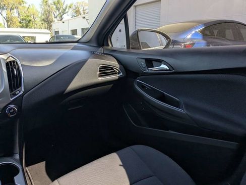 Used 2018 Chevrolet Cruze LT w/ RS Package image 15