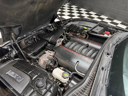 Used 2004 Chevrolet Corvette Coupe w/ Roof Package image 28