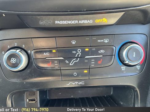 Used 2015 Ford Focus SE w/ SE Sport Package FWD image 22