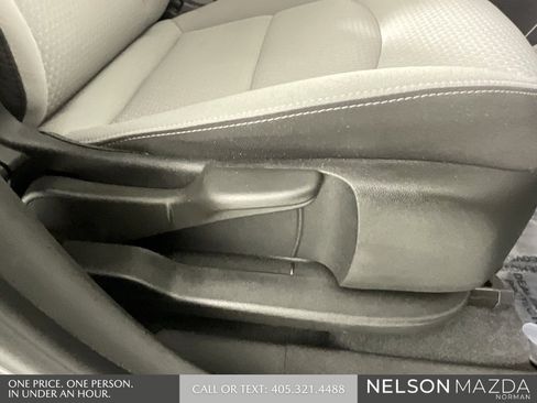 Used 2023 GMC Terrain SLE w/ Driver Convenience Package image 27