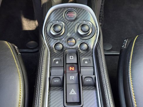 Used 2017 McLaren 570S image 15