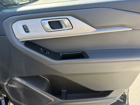 Used 2025 Ford Explorer Active RWD image 24