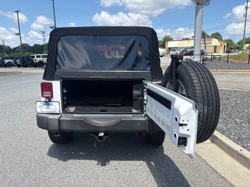 Used 2014 Jeep Wrangler Unlimited Sahara w/ Connectivity Group AWD/4WD image 25