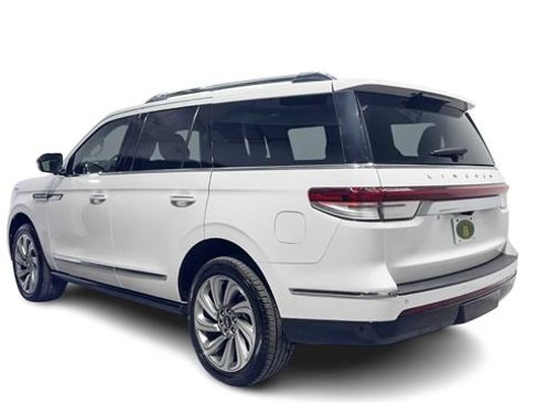 Used 2024 Lincoln Navigator Premiere image 4