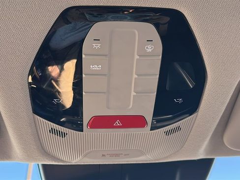 Used 2025 Kia K4 LXS image 30
