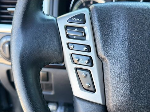 Used 2018 Nissan Titan SV w/ SV Convenience Package image 32