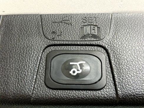 Used 2016 Ford C-MAX Energi SEL w/ Equipment Group 302A image 34