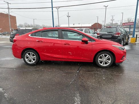 Used 2017 Chevrolet Cruze LT w/ Convenience Package image 8