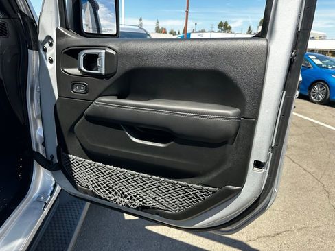 Used 2023 Jeep Wrangler Unlimited Sahara w/ Cold Weather Group AWD/4WD image 20