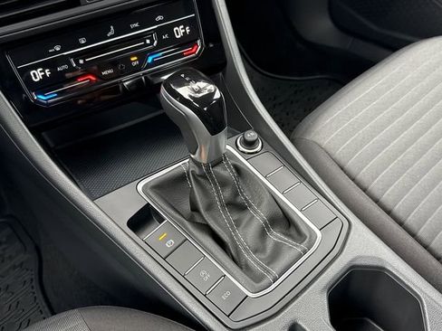 Certified 2025 Volkswagen Jetta S image 29