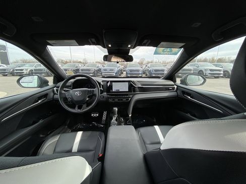 Used 2025 Toyota Camry SE image 22