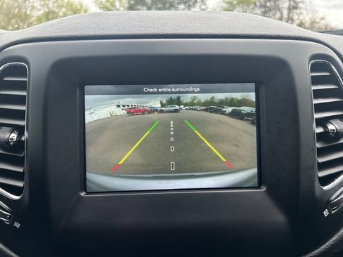 Used 2020 Jeep Compass Latitude w/ Cold Weather Group AWD/4WD image 32
