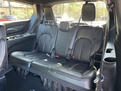 Used 2025 Chrysler Pacifica Select FWD image 21