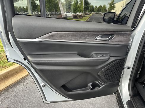 Used 2024 Jeep Grand Cherokee L Limited image 27