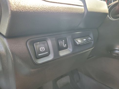 Used 2022 GMC Acadia SLT w/ Technology Package FWD image 15