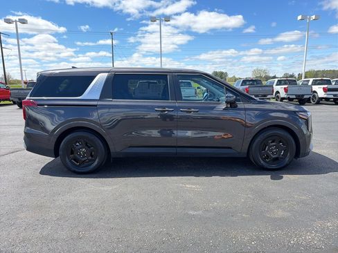 Used 2025 Kia Carnival FWD image 6
